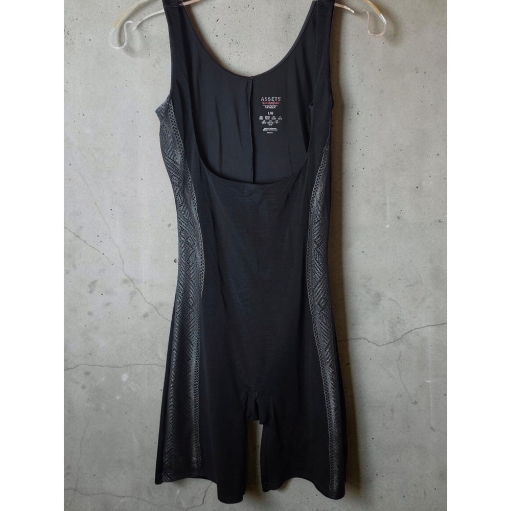 Assets by Spanx Red Hot Label mid-thigh shaping bodysuit in black Large